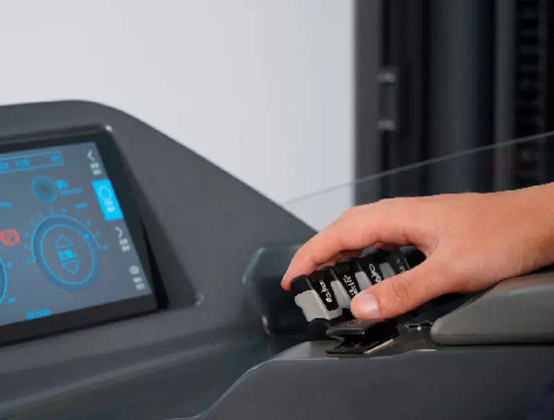 Montacargas retráctil de la serie delux