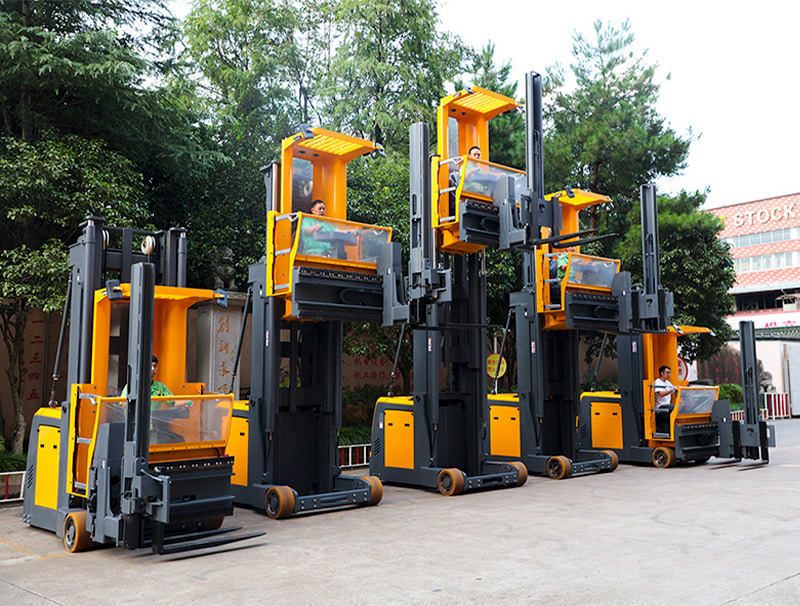 Montacargas para pasillos muy estrechos (hombre arriba)