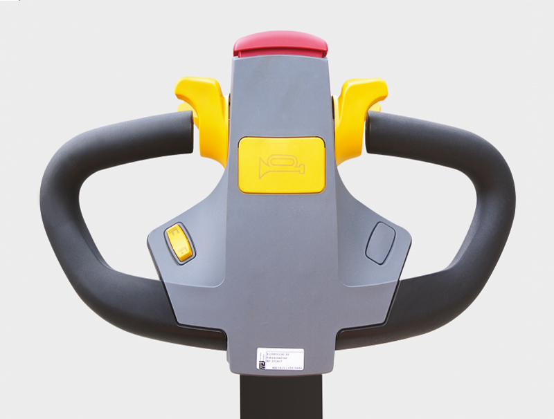 Transpaleta eléctrica con conductor