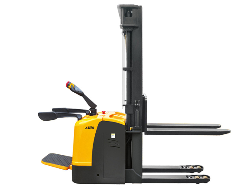 Apilador eléctrico con elevación inicial