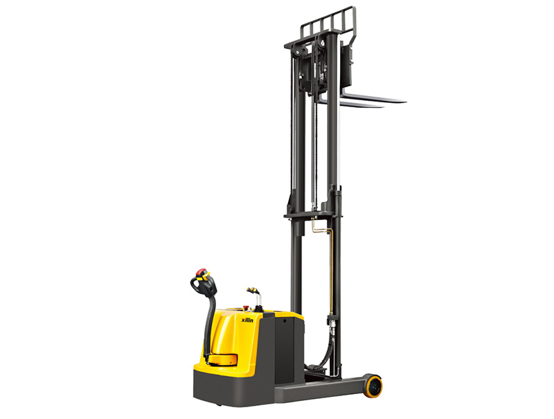 Apilador retráctil eléctrico contrapeso