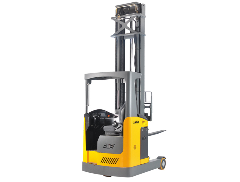 Montacargas retráctil súper compacta