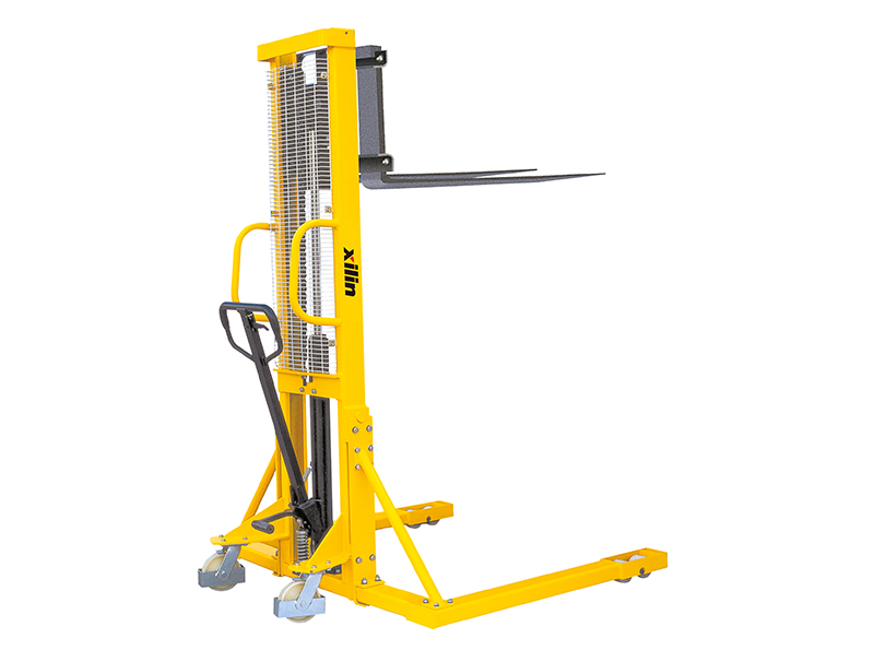 Apilador manual con patas a horcajadas